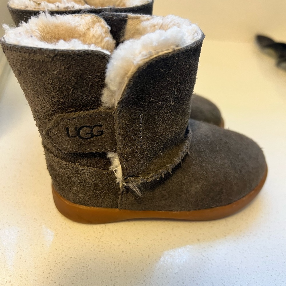 Toddler UGGS Keelan size 6
